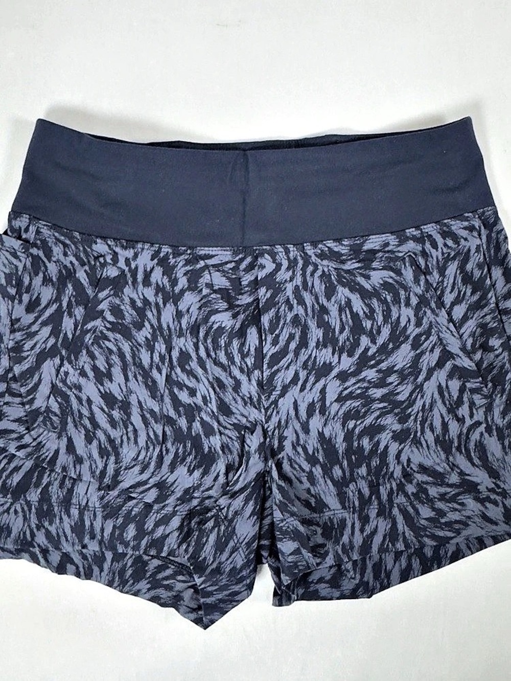 Athleta Abstract Athletic Shorts in Blue & Gray Size 4